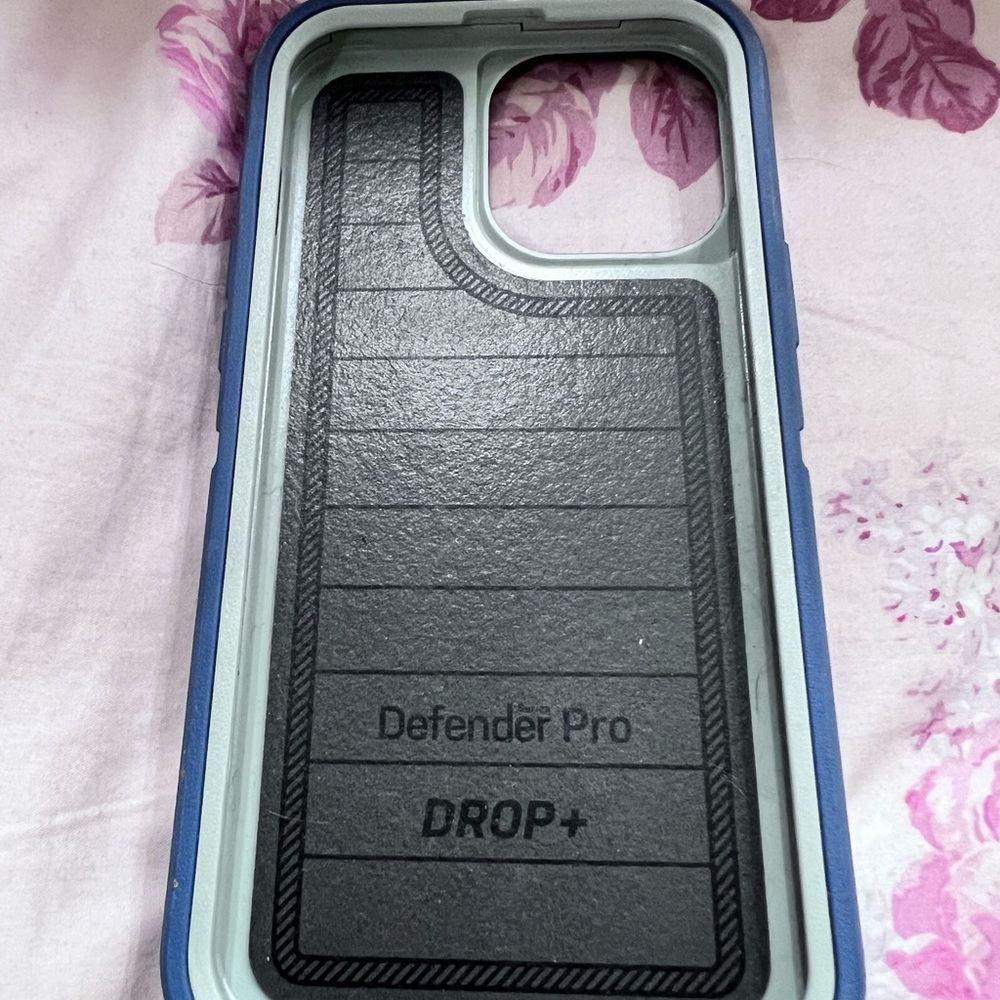 Like new otter box defender series blue two tone